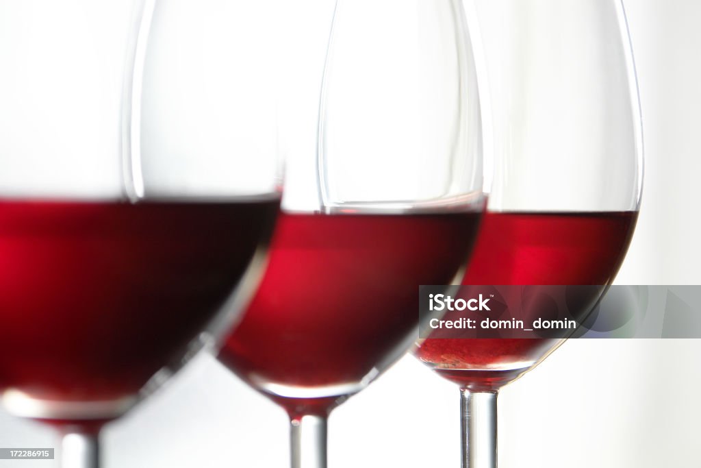 Tre bicchieri di vino rosso, isolato - Foto stock royalty-free di Alchol