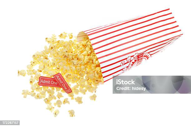 Tickets Und Film Snacks Stockfoto und mehr Bilder von Popcorn - Popcorn, Verschütten, Weißer Hintergrund