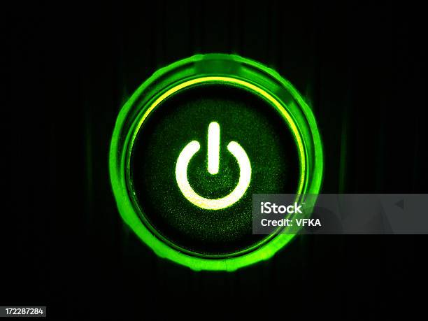 Botón De Encendido Foto de stock y más banco de imágenes de Botón pulsador - Botón pulsador, Verde - Color, Botón de inicio