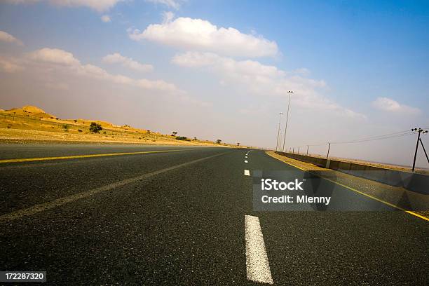 無限 Highway - Horizonのストックフォトや画像を多数ご用意 - Horizon, からっぽ, アウトバック