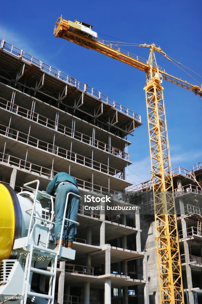 Guindaste sobre um edifício construção Highrise - Royalty-free Alto - Descrição Física Foto de stock