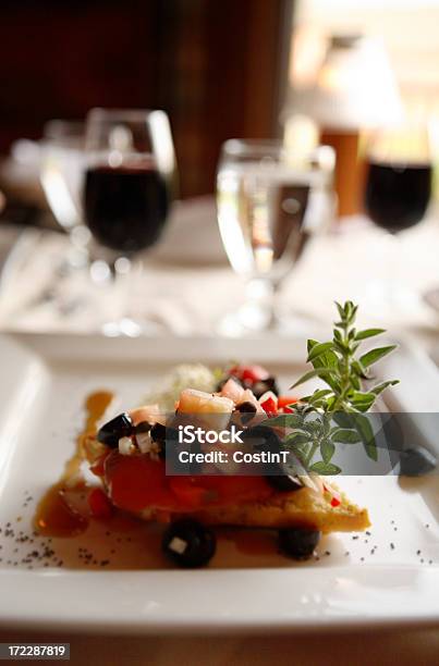 Bruschetta Di Salmone Gourmet - Fotografie stock e altre immagini di Cibo - Cibo, Rilassamento, Ristorante