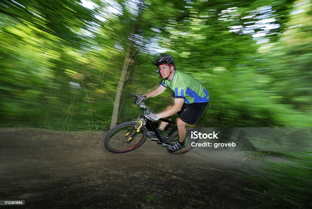 빠른 Mountain bike rider - 로열티 프리 근육질 체격 스톡 사진