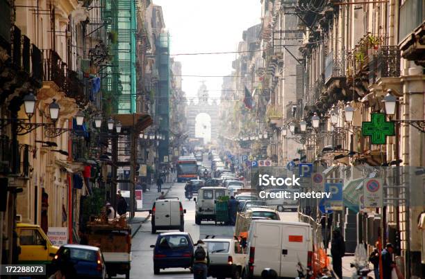 Foto de De Catania Ruas e mais fotos de stock de Itália - Itália, Tráfego, Catania