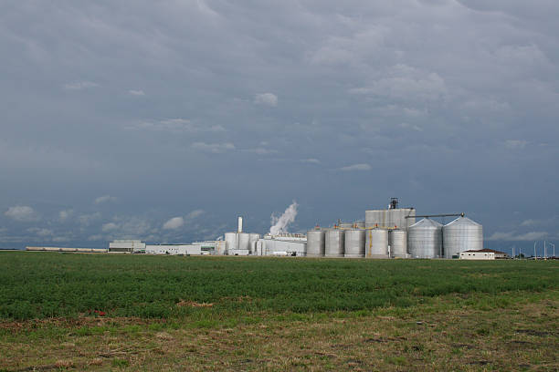 istock Long View White Ethanol Plant Blue Sky 172288393