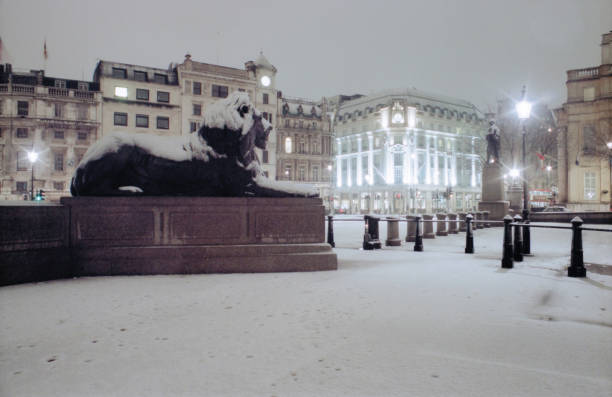 istock Snow in Trafalgar Square 172288612