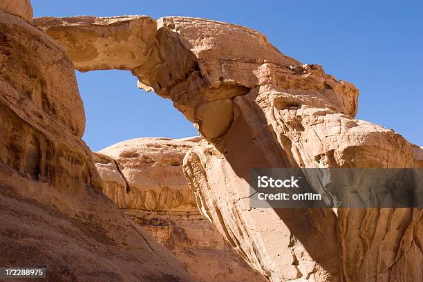 Foto de Wadi Rum Jordânia e mais fotos de stock de Arenito - Arenito, Beleza natural - Natureza, Cerrado - Deserto