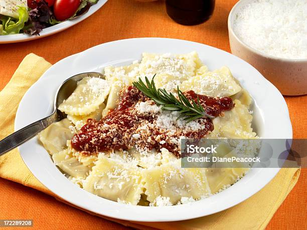 Ravioli Foto de stock y más banco de imágenes de Ravioli - Ravioli, Ricota, Alimento