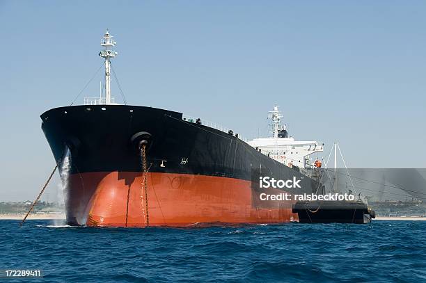 Foto de Petroleiro Na Costa Do Sul Da Califórnia e mais fotos de stock de Barcaça - Barcaça, Mar, El Segundo