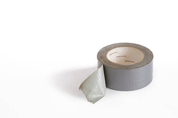 серебристая ткань скотч ролик для ремонта все - duct tape adhesive tape clipping path adhesive bandage стоковые фото и изображения