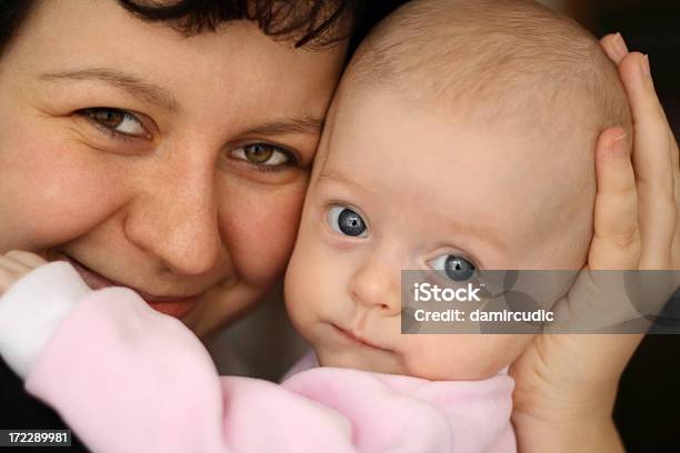 Foto de Mãe Com Seu Bebê e mais fotos de stock de Adulto - Adulto, Amor, Bebê