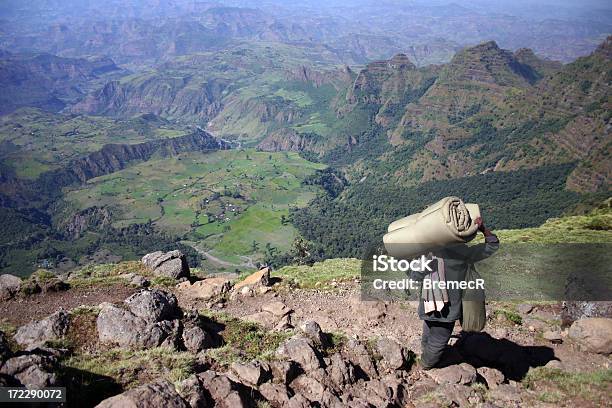 Photo libre de droit de Chemin Avec Le Wiew banque d'images et plus d'images libres de droit de Admirer le paysage - Admirer le paysage, Chaîne de montagnes, Colline