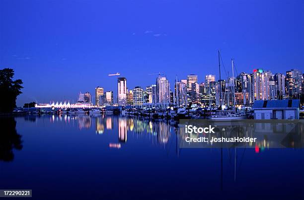 Vancouver Notti - Fotografie stock e altre immagini di Acqua - Acqua, Ambientazione tranquilla, Andare in barca a vela
