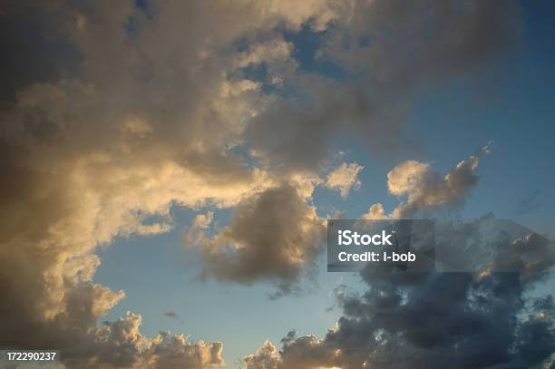 Clouds — стоковые фотографии и другие картинки Без людей - Без людей, Выразительное небо, Горизонтальный