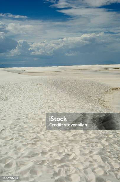 Белый Sands — стоковые фотографии и другие картинки Без людей - Без людей, Белый, Вертикальный