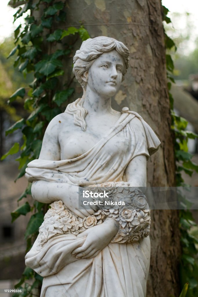 statue im Garten - Lizenzfrei Frauen Stock-Foto