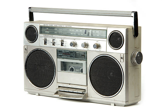 istock 80's vintage radio (3/4 view) 172291248