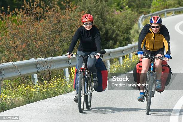 Bicicletta Di Equitazione - Fotografie stock e altre immagini di Adulto - Adulto, Ambientazione esterna, Attività