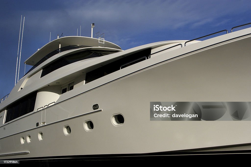 Forma di Yacht di lusso milioni di dollari - Foto stock royalty-free di Architettura