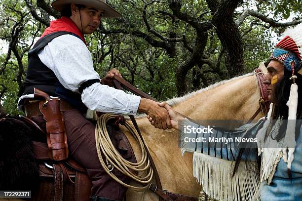 Cowboy E Indiani - Fotografie stock e altre immagini di Nativo d'America - Nativo d'America, Cowboy, Popolazione indiana