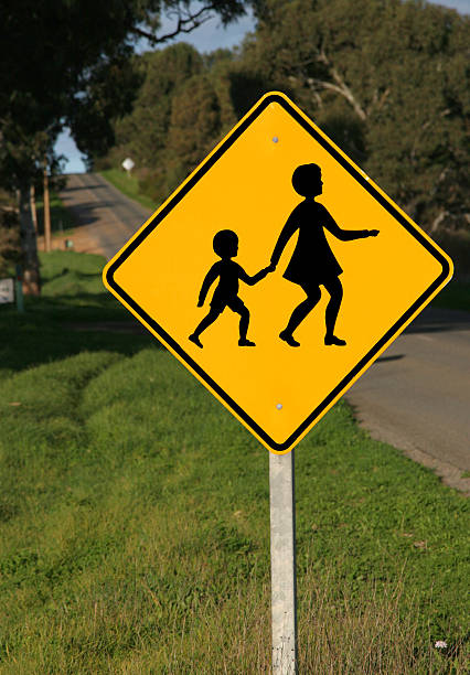 дети crossing - crossing education child school crossing sign стоковые фото и изображ�ения