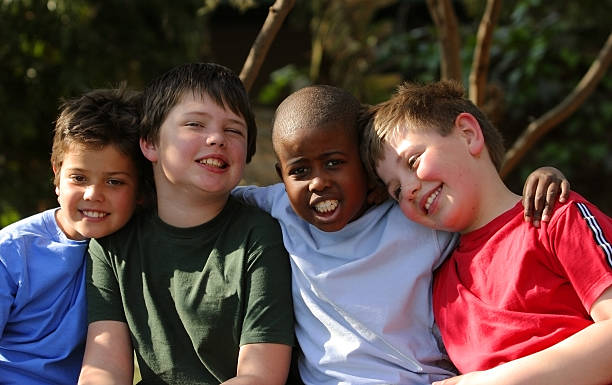 istock Group schoolboy friends sunshine 172293978