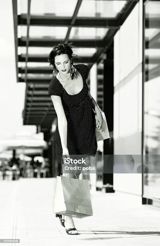 Ragazza dello shopping - Foto stock royalty-free di Adulto