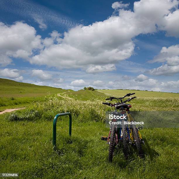 Foto de End Of The Road e mais fotos de stock de Bicicleta - Bicicleta, Mountain Bike - Bicicleta, Ninguém