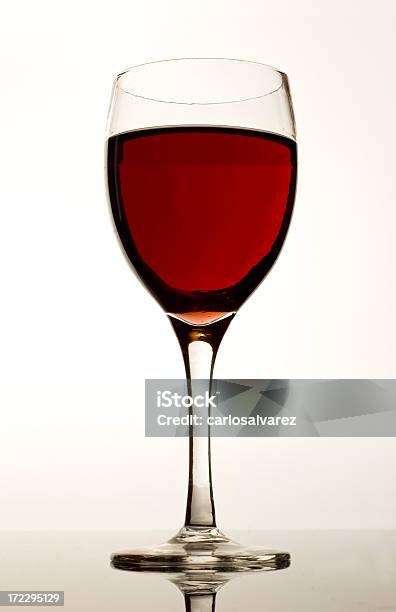 Vino Tinto De Wineglass Foto de stock y más banco de imágenes de Alimento - Alimento, Bebida, Bebida alcohólica