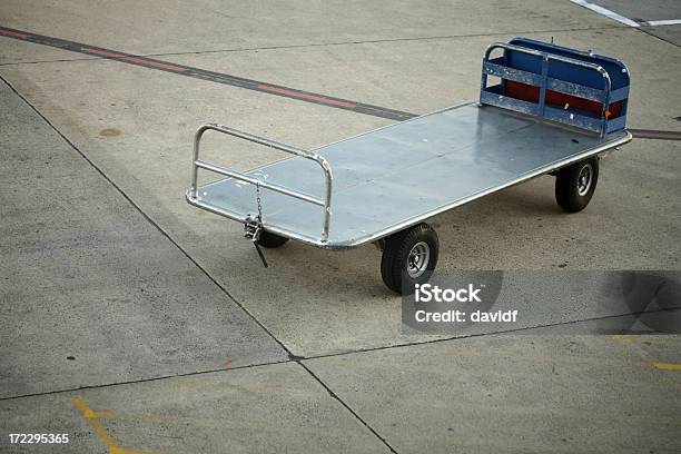 Vazio Carro - Fotografias de stock e mais imagens de Bagagem - Bagagem, Pista de Aterragem, Aeroporto