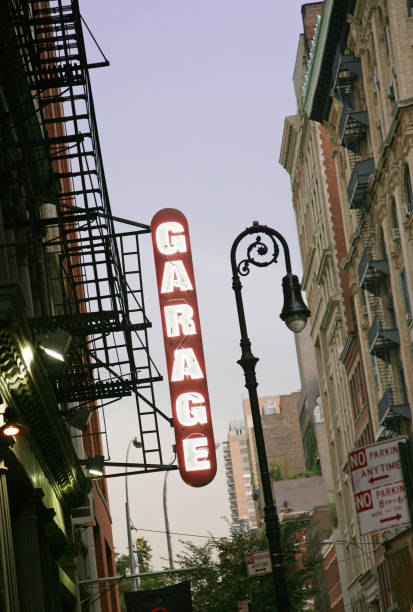 istock Neon Garage Sign 172295386