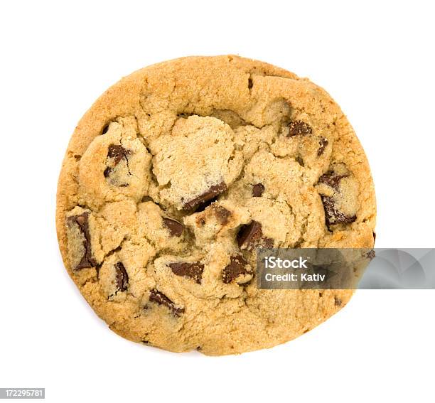 Photo libre de droit de Cookie Aux Pépites De Chocolat banque d'images et plus d'images libres de droit de Cookie aux pépites de chocolat - Cookie aux pépites de chocolat, Objet ou sujet détouré, Fond blanc