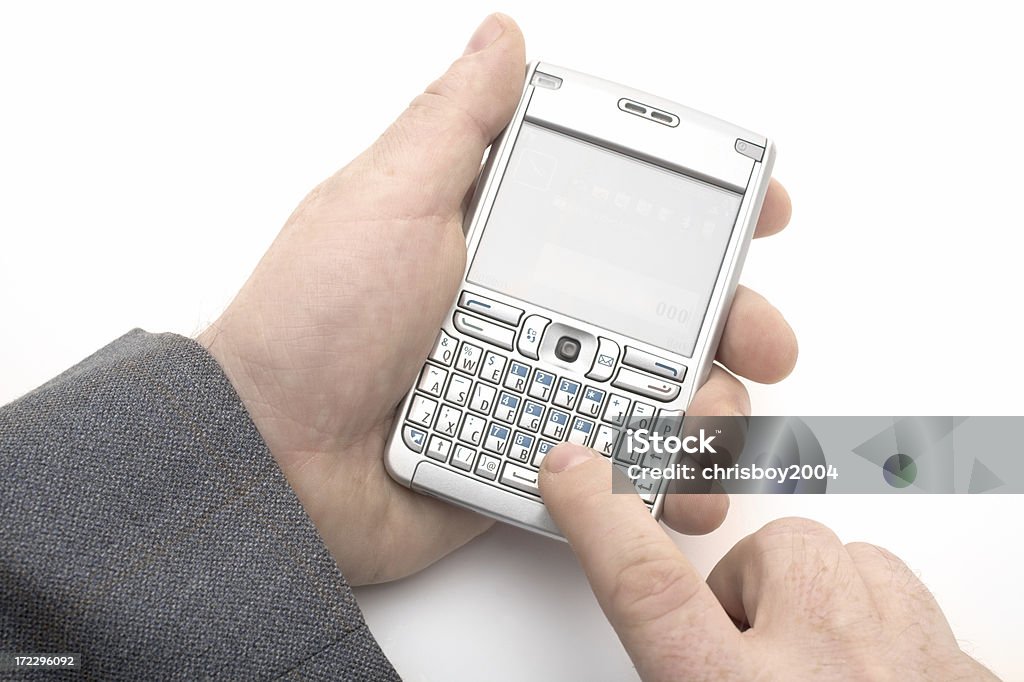 Une photo d'un homme à l'aide de son smartphone à l'avance type - Photo de Téléphone mobile intelligent libre de droits