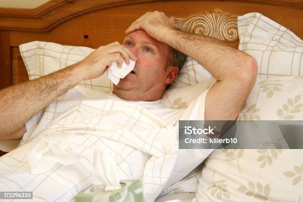 Foto de Sick Dia e mais fotos de stock de Adulto - Adulto, Branco, Cabelo Castanho