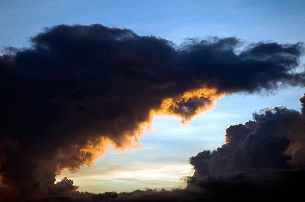 Nubes al atardecer 1 - foto de stock