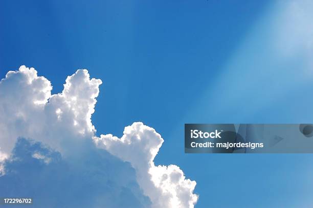 Foto de Céu Inspiradora e mais fotos de stock de Azul - Azul, Cloudscape, Conceito