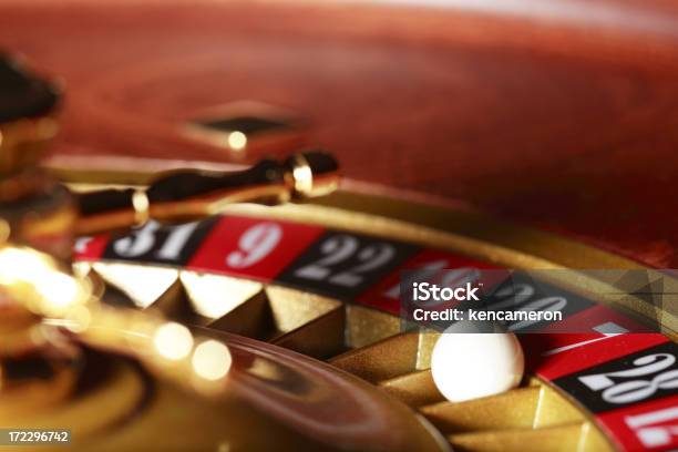 Rueda De Ruleta Siete Foto de stock y más banco de imágenes de Rotar - Rotar, Rueda de ruleta, Adicción