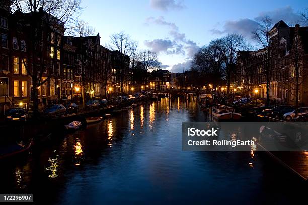 Canal De Amsterdam - Fotografias de stock e mais imagens de Amesterdão - Amesterdão, Canal - Água Corrente, Carro