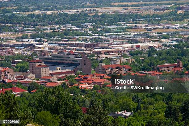 Boulder Y El Universtiy De Colorado Foto de stock y más banco de imágenes de Boulder - Colorado - Boulder - Colorado, Universidad de Colorado, Cobre
