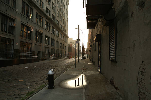 istock Deserted DUMBO Brooklyn Backstreet at Dawn 172298030