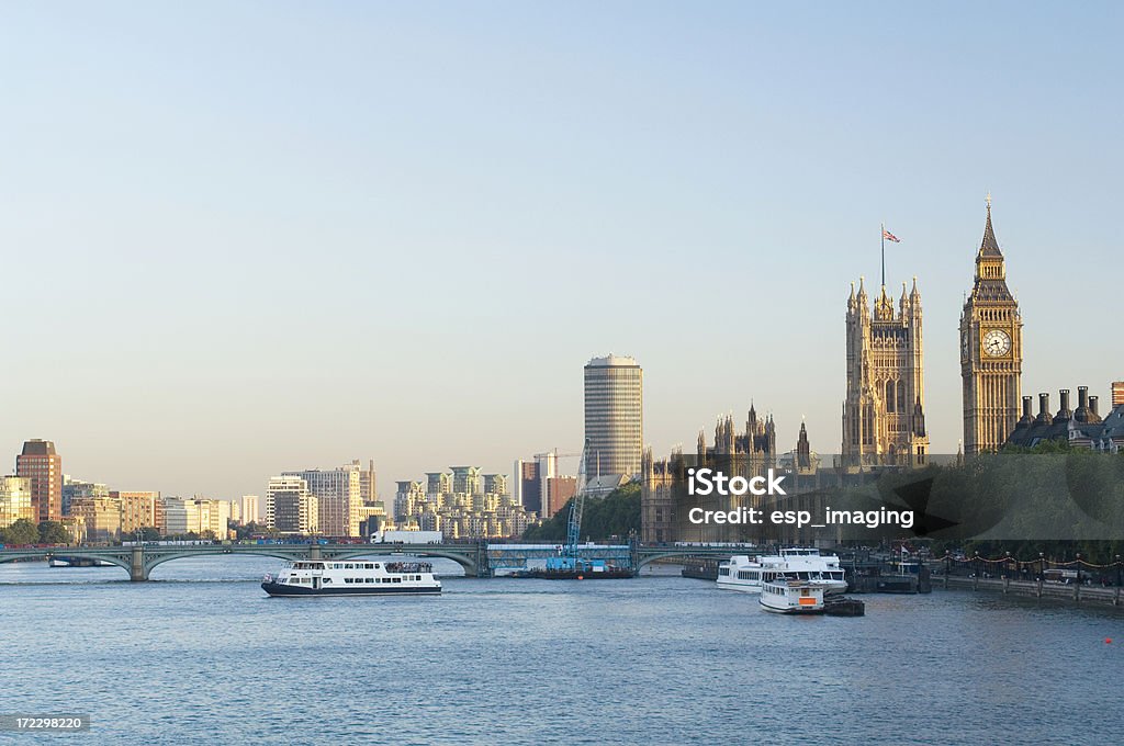 Rio Tâmisa e casas do Parlamento, Londres - Foto de stock de Cruzeiro royalty-free