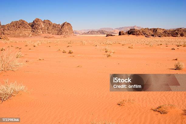 Foto de Wadi Rum Jordânia e mais fotos de stock de Areia - Areia, Arenito, Beleza natural - Natureza