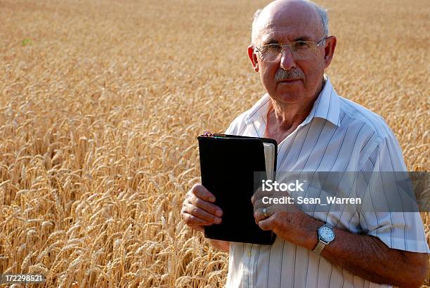 Foto de Golden Fé De Um Agricultor e mais fotos de stock de 70 anos - 70 anos, Adulto, Agricultor