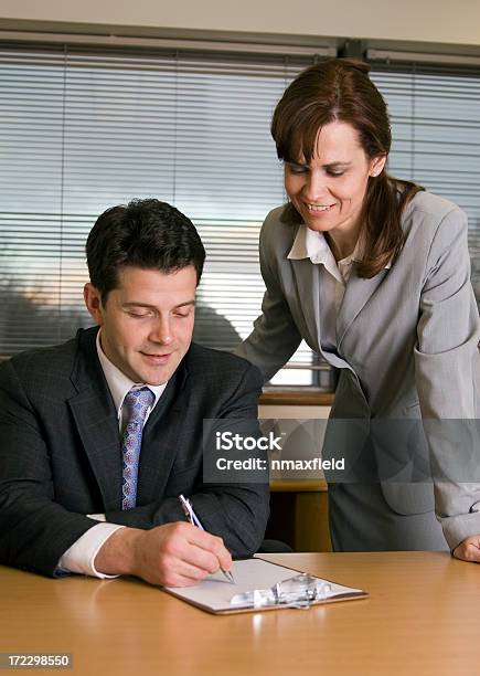 Sonriendo Negocios Equipo Foto de stock y más banco de imágenes de 35-39 años - 35-39 años, 40-44 años, Adulto