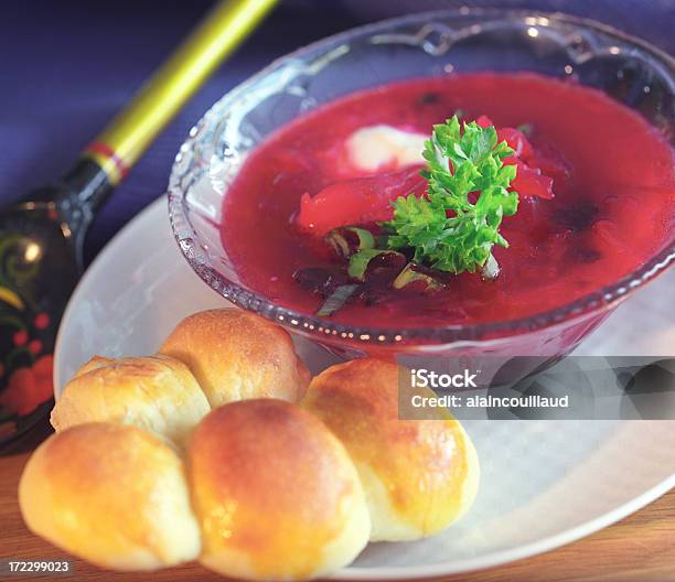 Bortsch Con Crema Agria Y Perejil Foto de stock y más banco de imágenes de Alimento - Alimento, Asistencia sanitaria y medicina, Borsch