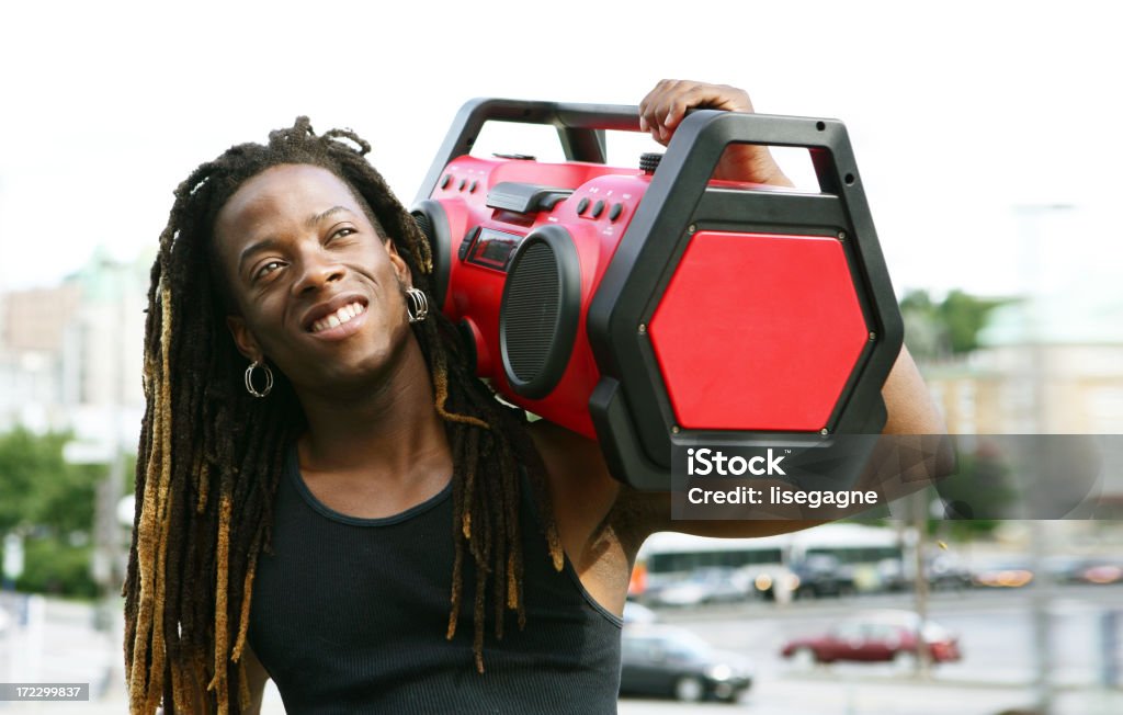 Homem segurando um Boom Box - Royalty-free 20-24 Anos Foto de stock