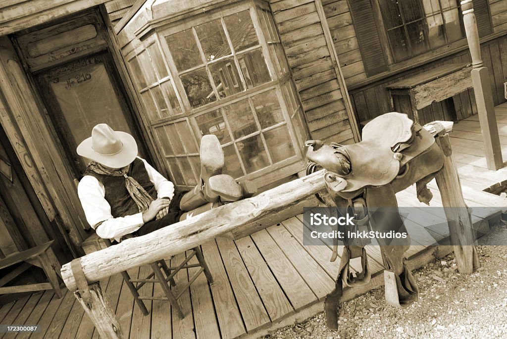 Vaquero en un ambiente del viejo oeste de dormitorio - Foto de stock de Belleza libre de derechos