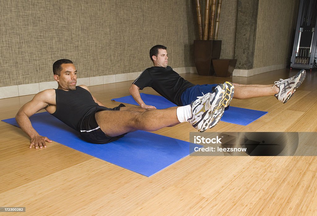 Hombre trabajando en Abs - Foto de stock de Abdominales libre de derechos