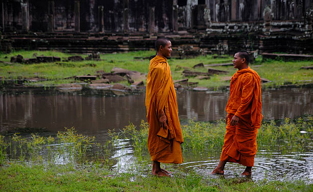 camboja - cambodia monk buddhism angkor wat - fotografias e filmes do acervo