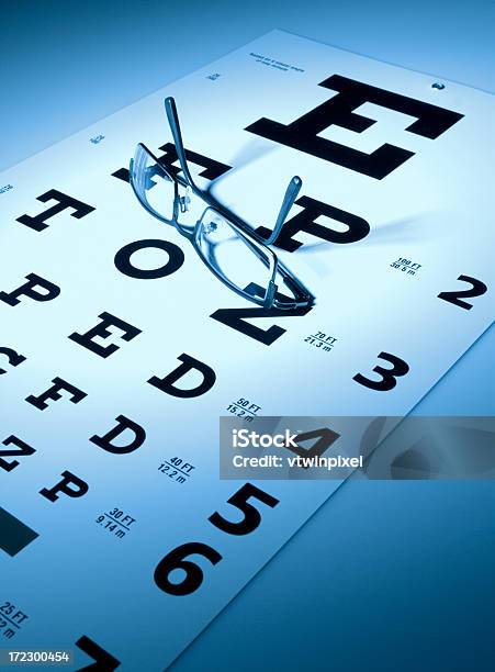 Eye Chart Stockfoto und mehr Bilder von Augenheilkunde - Augenheilkunde, Augenuntersuchungen, Berufliche Beschäftigung